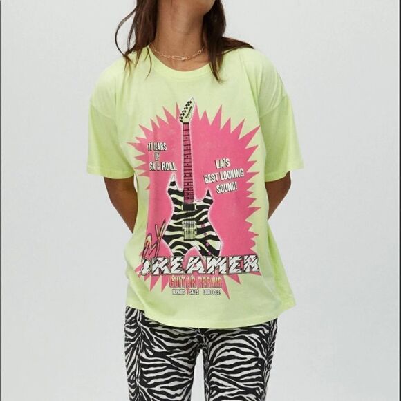 Daydreamer Guitar Repair Merch Tee Size Medium - Picture 1 of 7